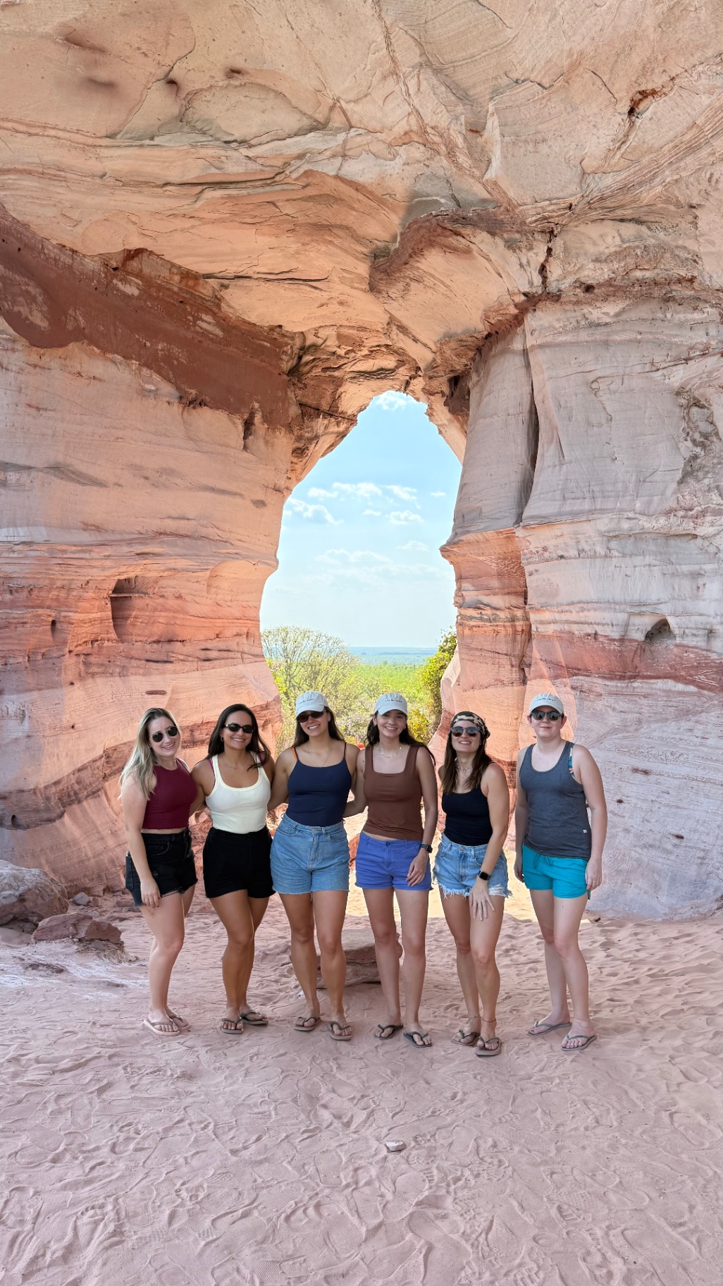 A primeira turma diante da Pedra Furada
